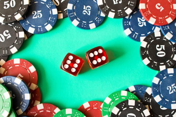 sicodice live Casino Hold'em table showing dealer, community cards, and player interface